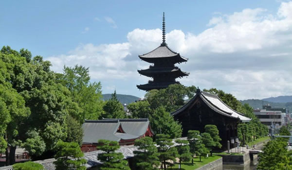 東寺（とうじ）